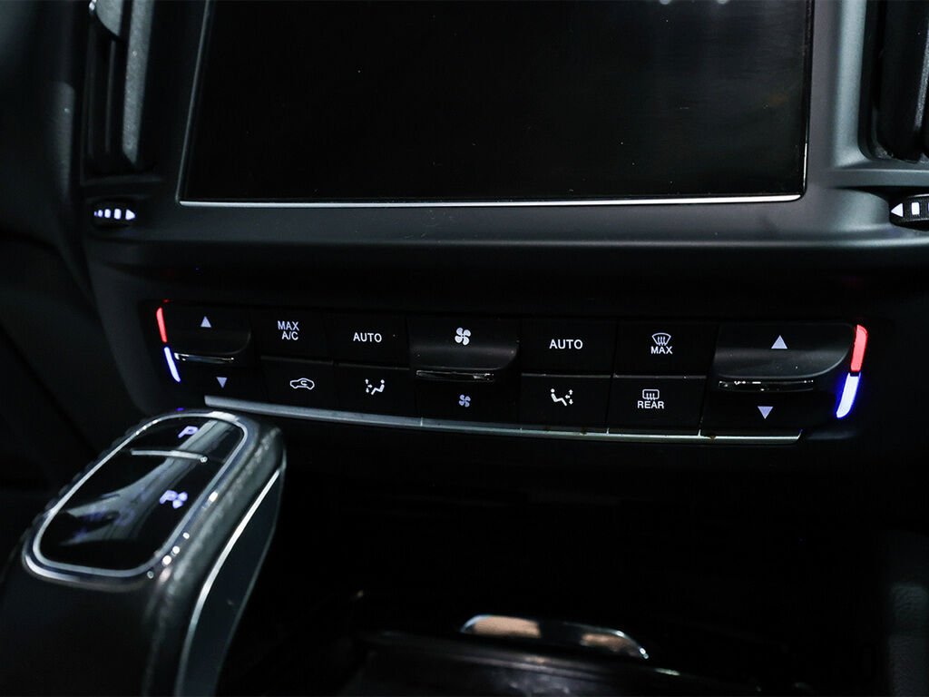2022 Maserati Levante Black Saint-Eustache - photo #22