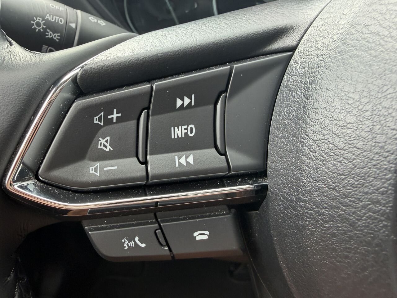 2023 Mazda CX-5 White Ste-Marie - photo #10