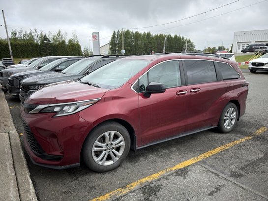 2022 Toyota Sienna 2022 Red