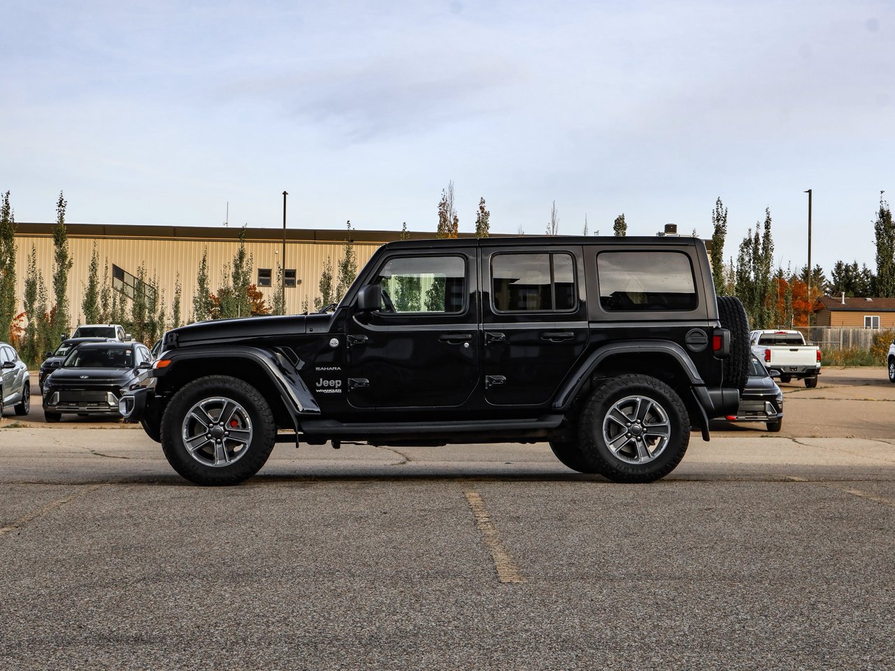 2020 Jeep Wrangler Unlimited Sahara 4x4 Black Sherwood Park - photo #4