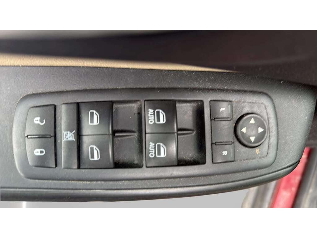 2016 Jeep Cherokee 4WD 4dr North Red Gatineau - photo #15