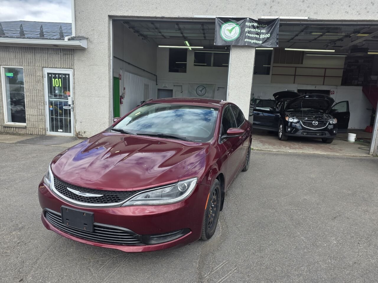 Chrysler 200 2015 Rouge Longueuil, - photo #0