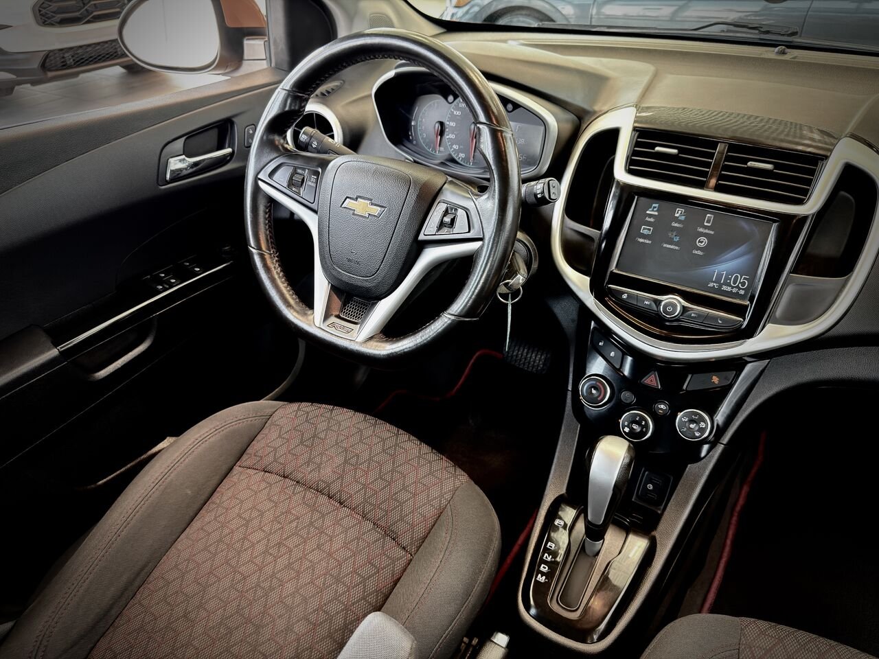 2017 Chevrolet Sonic Orange Notre-Dame-des-Prairies - photo #13