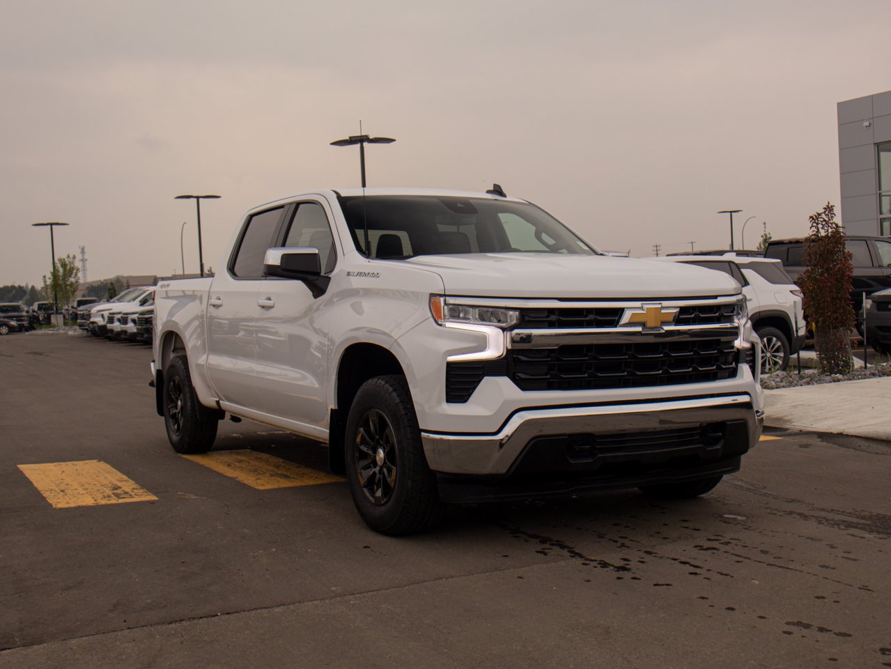 2025 Chevrolet Silverado 1500 4WD Crew Cab 147 LT White Sherwood Park - photo #11