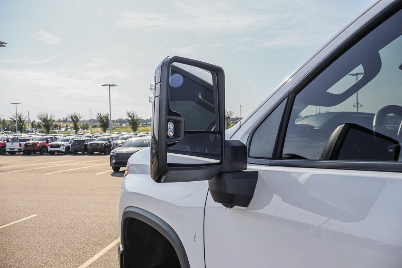 2026 Chevrolet Silverado 3500HD 4WD Crew Cab 159 LT White Sherwood Park - photo #13