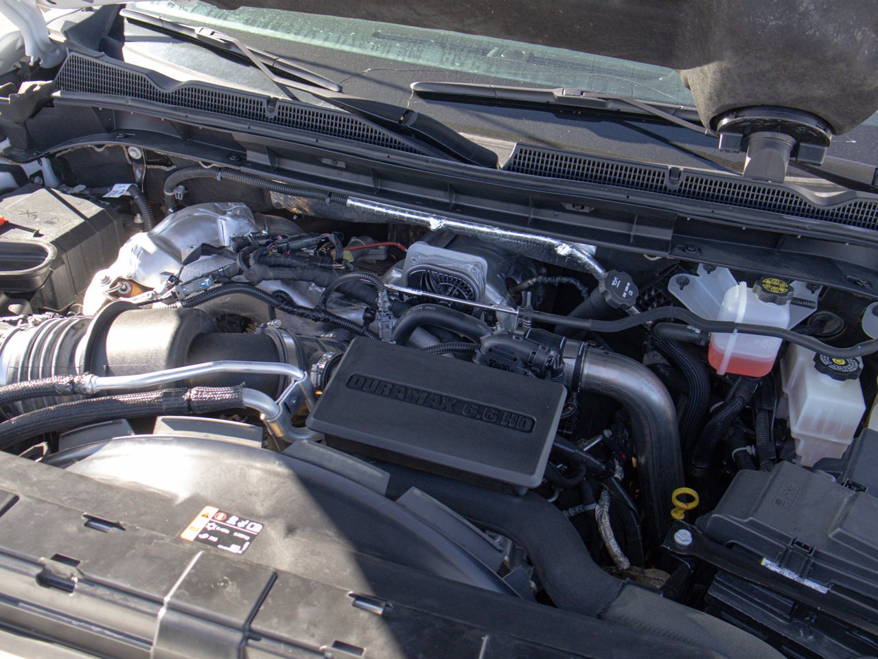 2024 GMC Sierra 2500HD 4WD Crew Cab 159 AT4 White Sherwood Park - photo #17