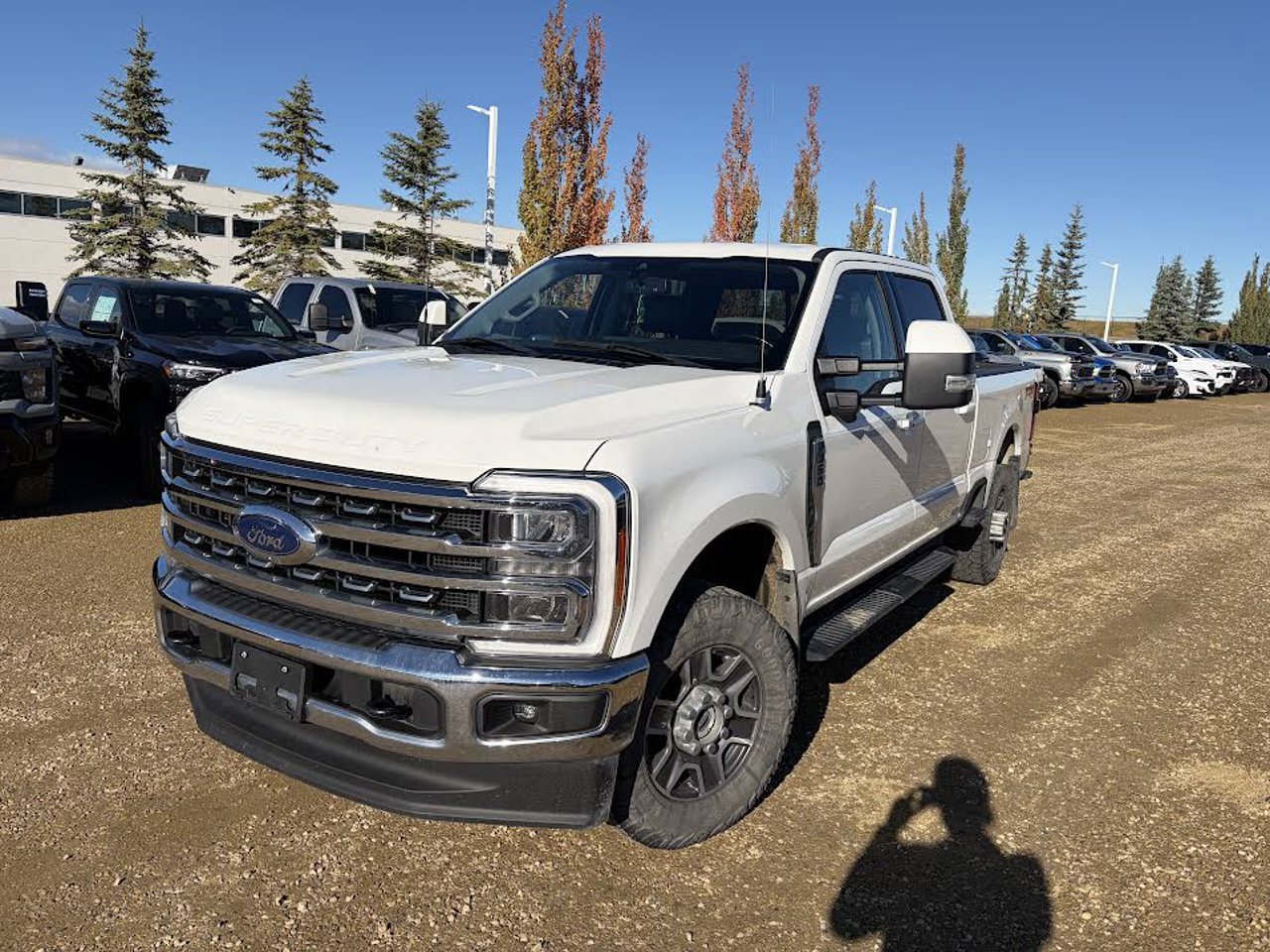 2023 Ford Super Duty F-350 SRW LARIAT 4WD Crew Cab 8' Box White Sherwood Park - photo #2