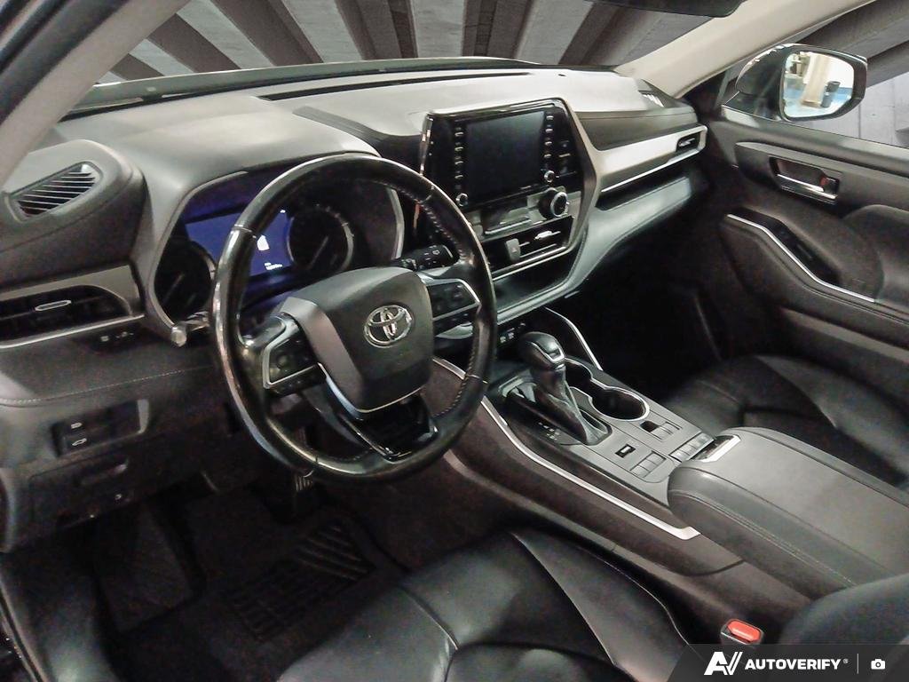 2021 Toyota Highlander 2602235A | XLE, well maintained local trade in. Black Edmonton - photo #11