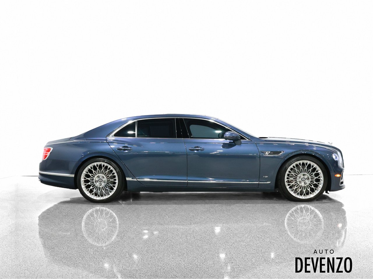 2022 Bentley Flying Spur Grey Saint-Eustache - photo #1