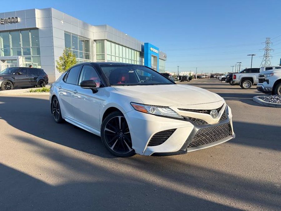 2020 Toyota Camry XSE FWD 2.5L | Panoramic Sunroof Wind Chill w/Black Roof