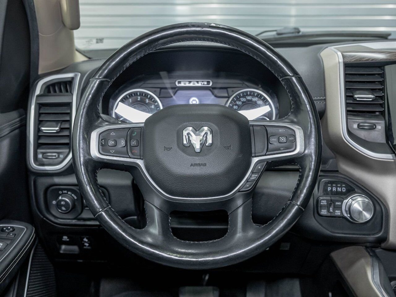 2020 Ram 1500 LARAMIE CREW 4X4 V8 *TOIT* NAV CUIR SIÈGES VENTIL Granite Crystal Saint-Jérôme - photo #14