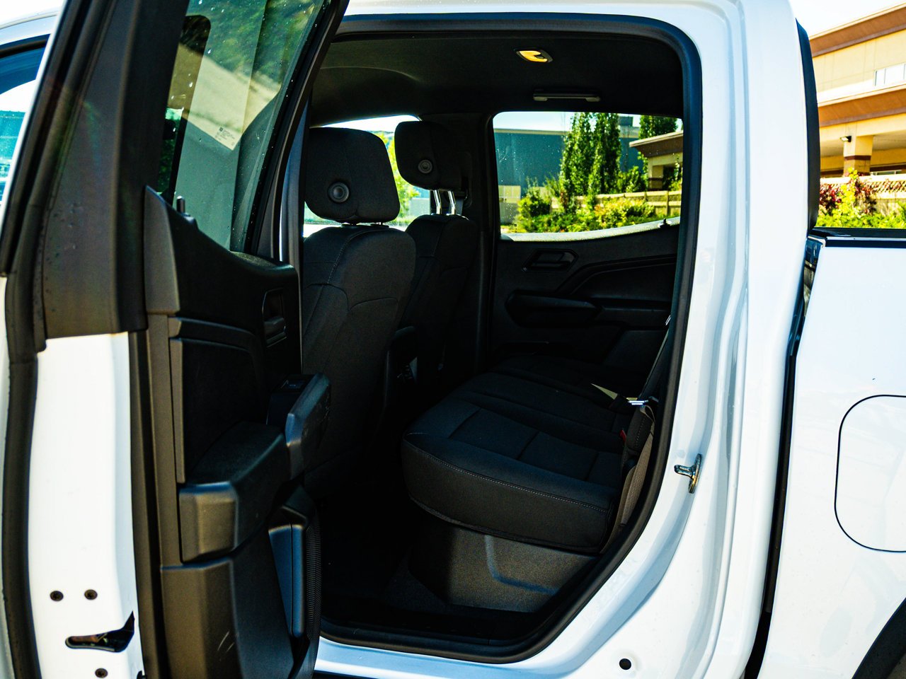 2024 Chevrolet Colorado 4WD Crew Cab Trail Boss White Sherwood Park - photo #28