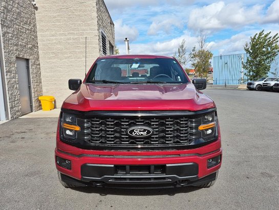Ford F-150 STX 2026 Rouge rubis métallisé teinté verni