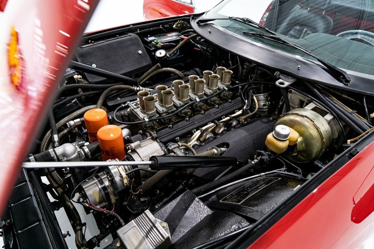 Ferrari 365 GTB4 Daytona 18,301 miles With Orig Books/Tools/ Carbs / Filter Box 1973 Rouge Montréal - photo #28