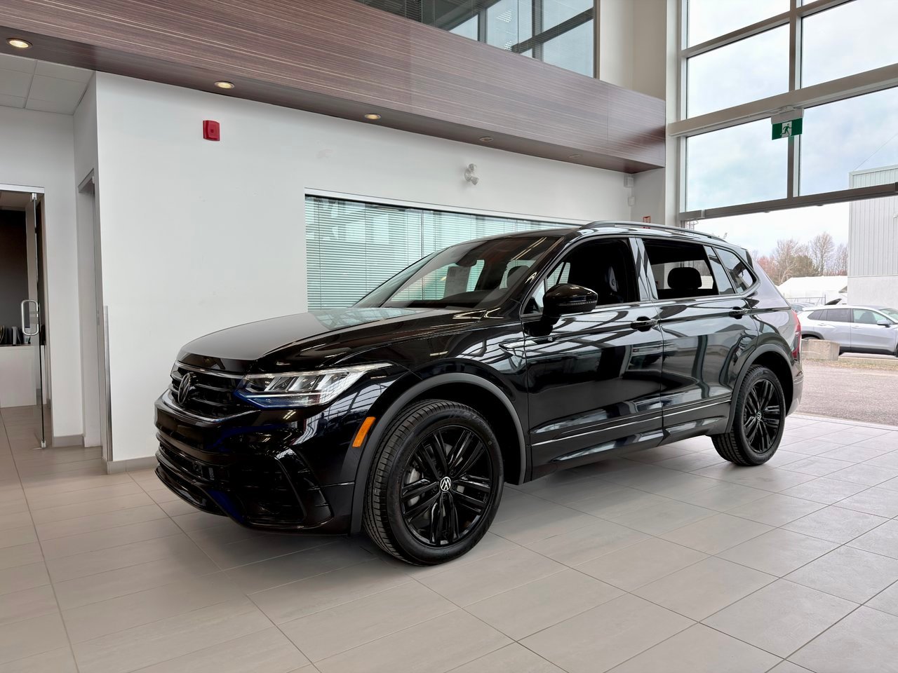 2022 Volkswagen Tiguan Black Notre-Dame-des-Prairies - photo #33