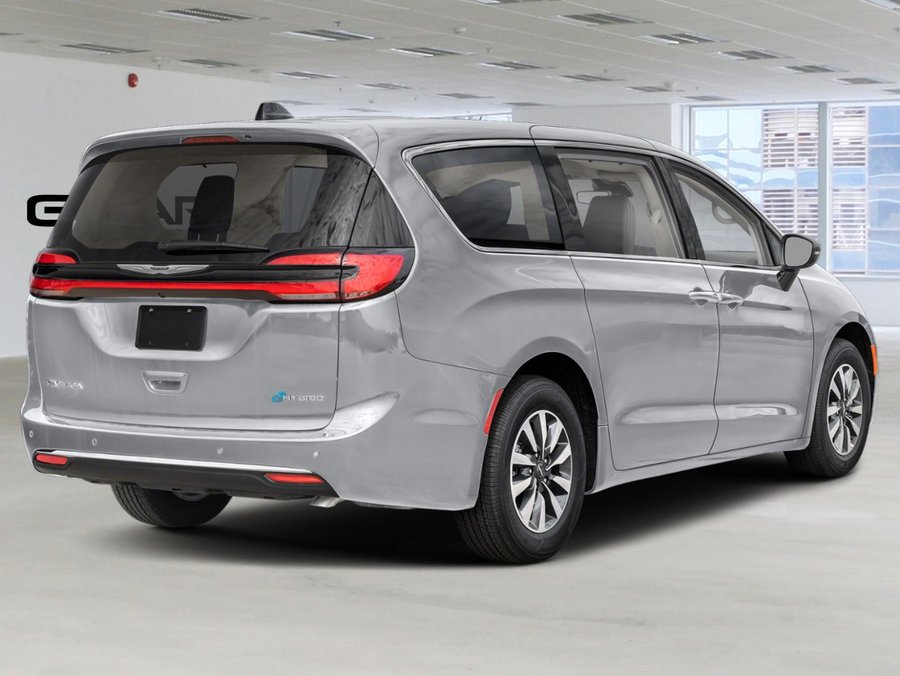 2024 CHRYSLER Pacifica Hybrid ENSEMBLE ALLURE S Silver Mist