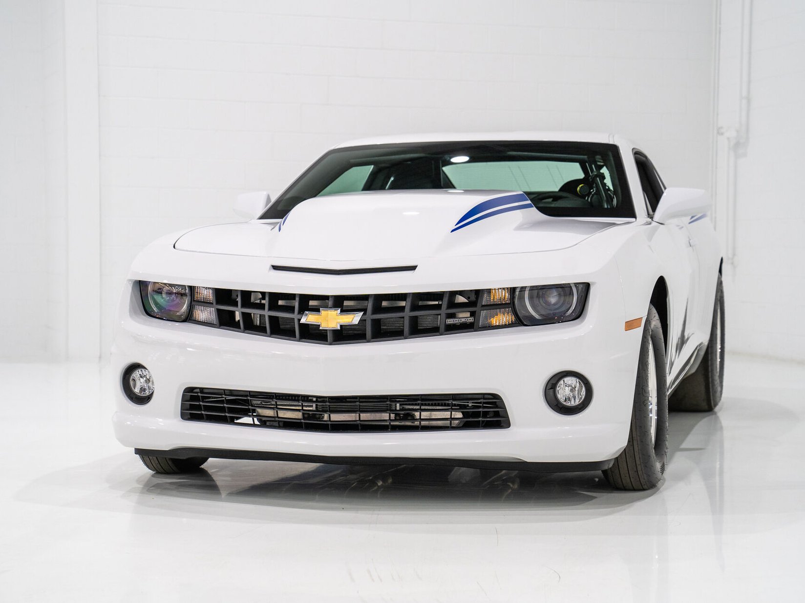 Chevrolet COPO Camaro 327 #15 of 69 1 of 20 Voiture D'accélération d'usine / Exemple Neuf Jamais Couru **PRIX EN USD** 2012 Blanc Montréal - photo #1