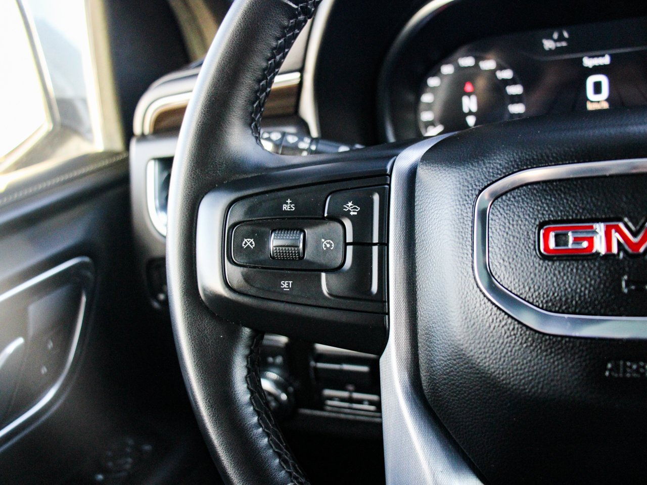 2023 GMC Yukon 4WD 4dr SLE Grey Sherwood Park - photo #18