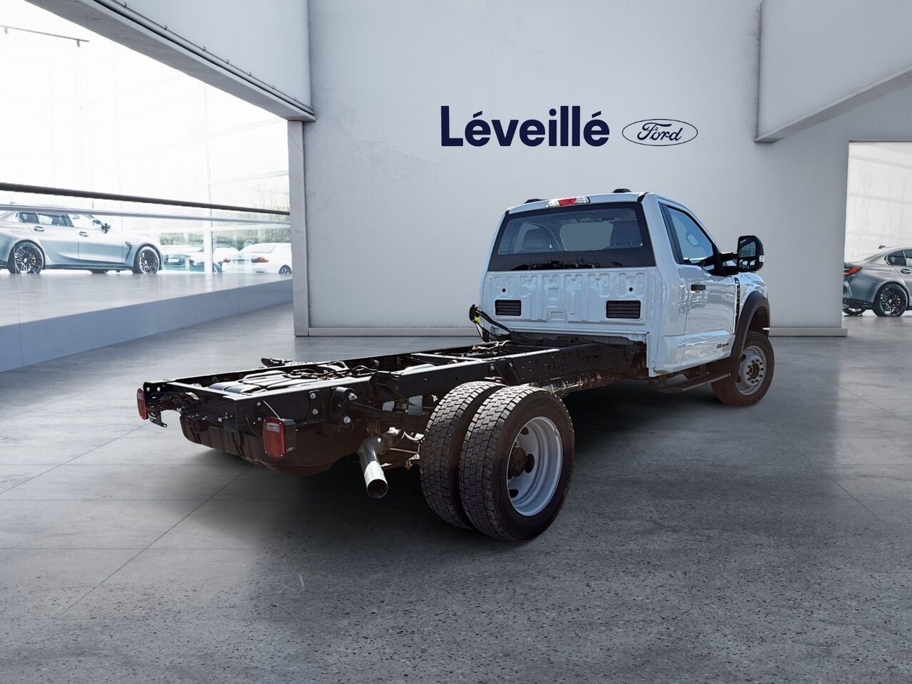 Ford Super Duty F-550 DRW 2F397 | XL 2026 Blanc Oxford Saint-Jérôme - photo #5