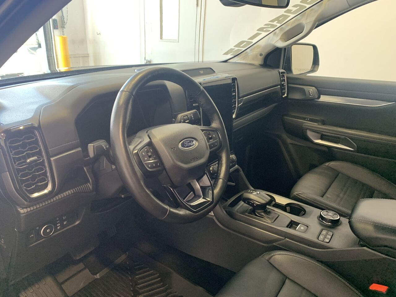 Ford RANGER LARIAT SUPERCREW 4WD LARIAT cabine SuperCrew 4RM caisse de 5 pi 2024 Noir Châteauguay - photo #28