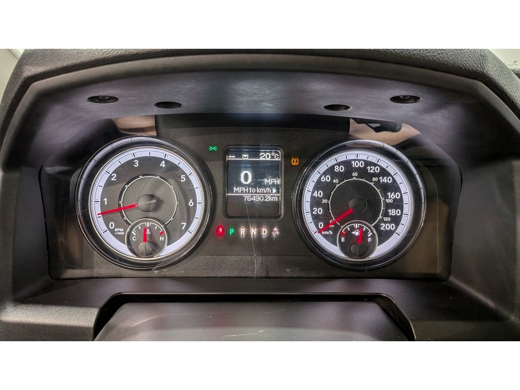 2023 Ram 1500 Classic SLT 4x4 Crew Cab 5'7" Box Grey Val-David - photo #15