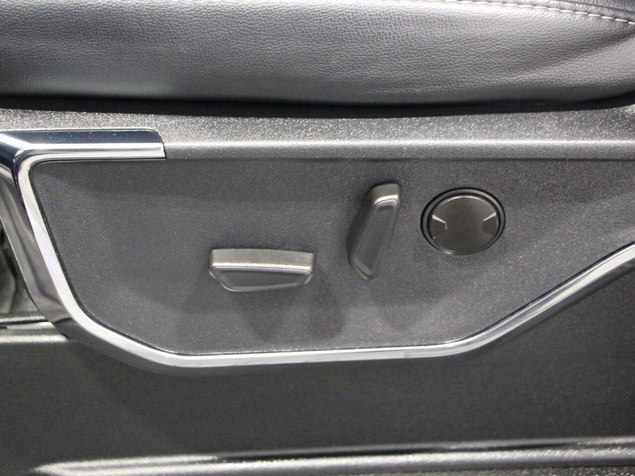 2024 Ford Super Duty F-250 SRW LARIAT Black Saint-Eustache - photo #22