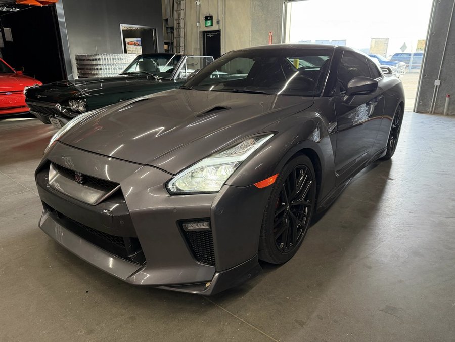 2018 Nissan GT-R Premium | 3.8L Twin-Turbo V6 | Aftermarket Exhaust | Aftermarket Bolt on Modifications Grey