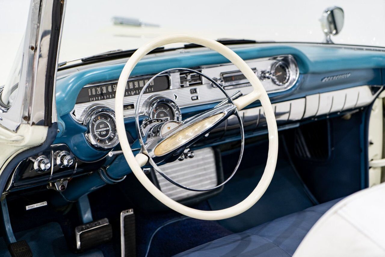 Pontiac Bonneville *PRICE IN USD* Fuel injected 347/315HP 1 of 630 produced 1957 Blanc Montréal - photo #72