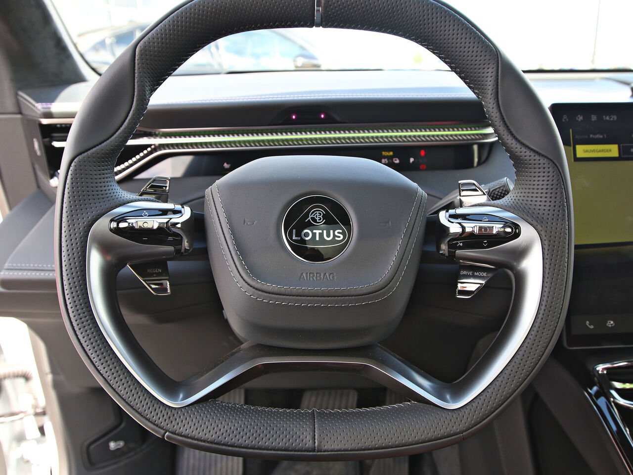 Lotus Eletre 2026 Argent Québec - photo #16