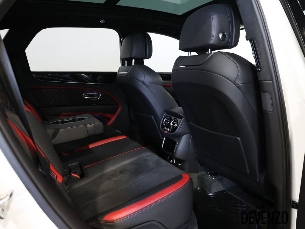 2021 Bentley Bentayga White Saint-Eustache - photo #9