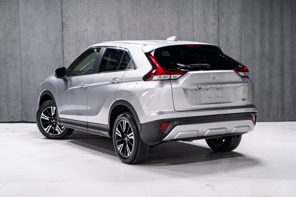 2024 Mitsubishi Eclipse Cross LE S-AWC Silver Montreal - photo #3