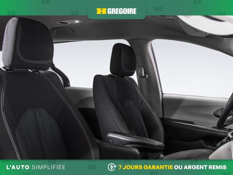 2022 Chrysler Grand Caravan Black Blainville - photo #28