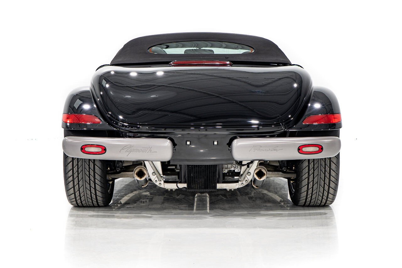 Plymouth Prowler Desirable Black Colour with only 7,611KM (4756mi) from new **PRICE IN USD** 1999 Noir Montréal - photo #6