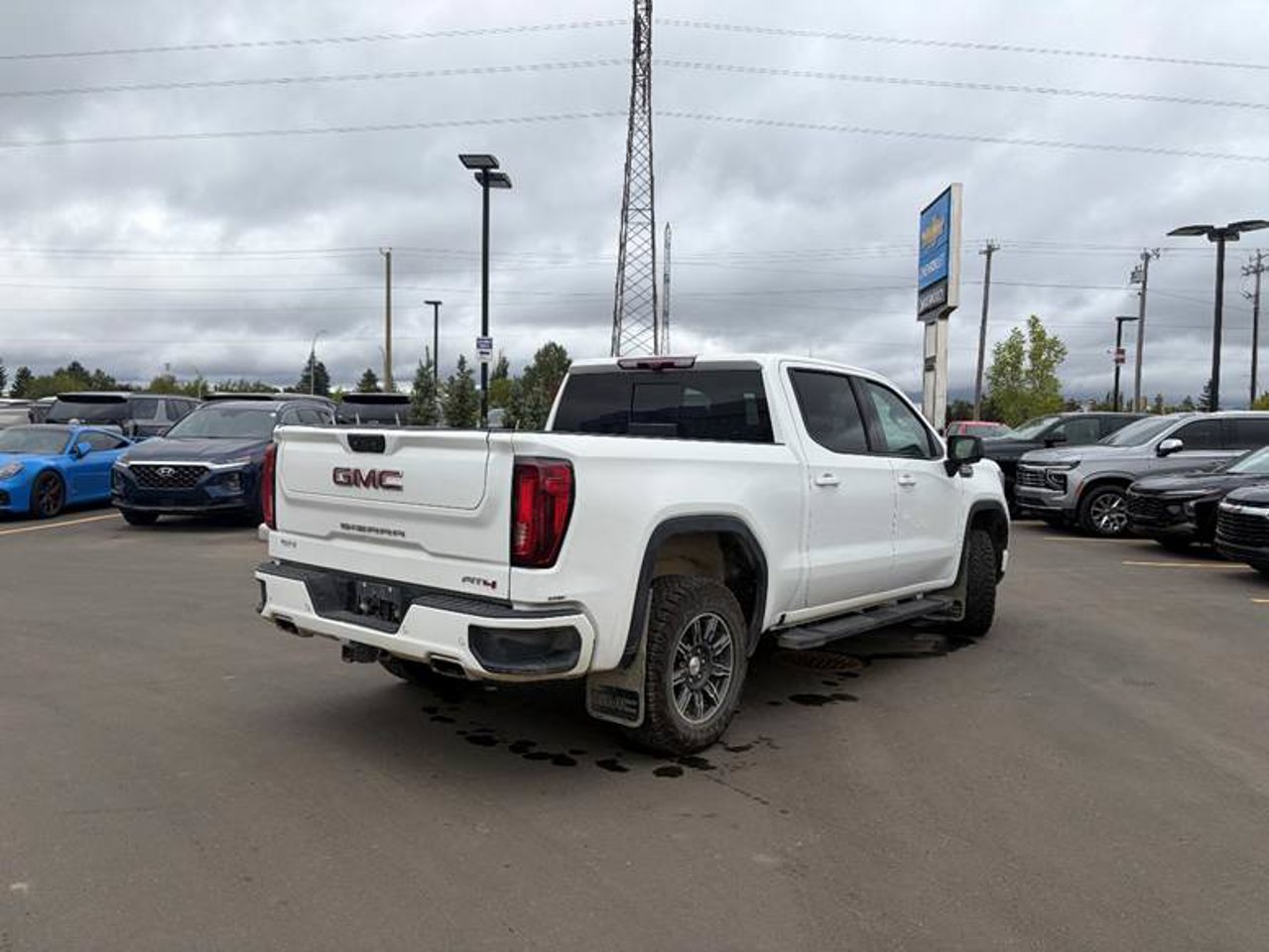 2024 GMC Sierra 1500 4WD Crew Cab 147 AT4 White Sherwood Park - photo #4