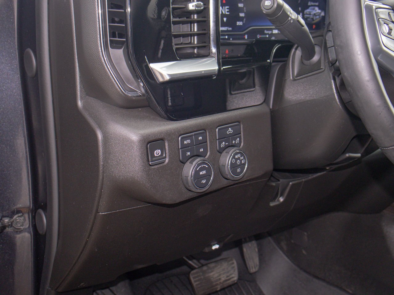 2024 Chevrolet Silverado 1500 4WD Crew Cab 147 RST Grey Sherwood Park - photo #20