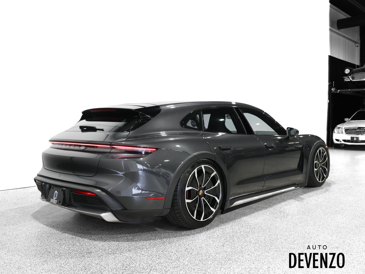Porsche Taycan 2022 Gris Saint-Eustache - photo #2