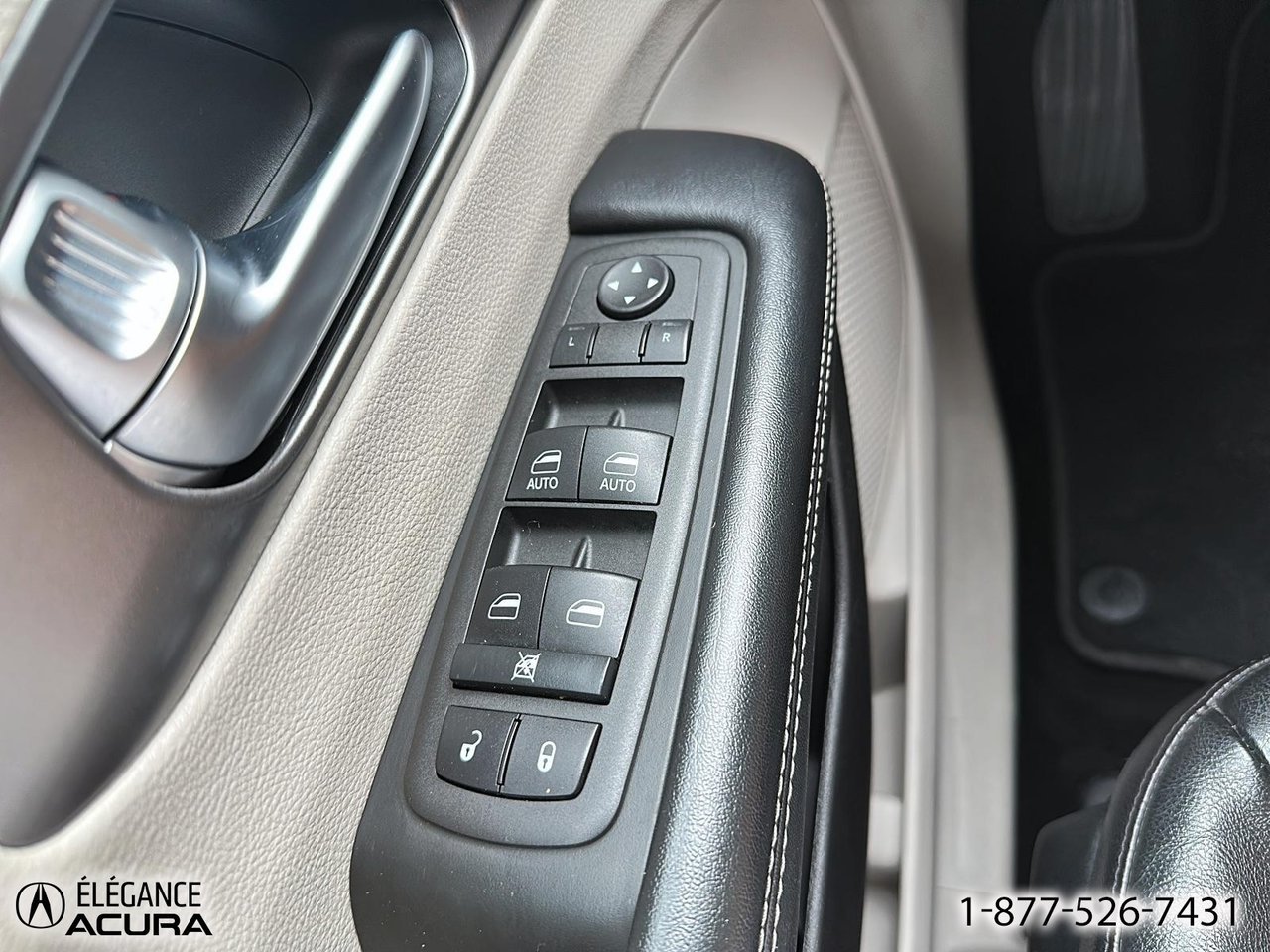 2022 Chrysler Pacifica Touring L | A8787 Black Granby - photo #13