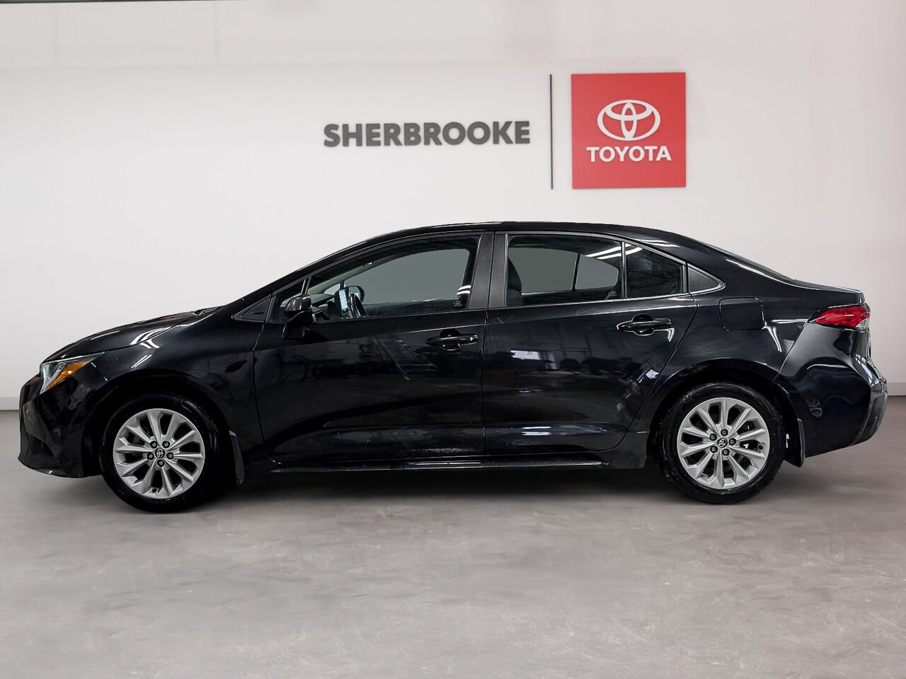 2022 Toyota Corolla 5YFBPMBE6NP357572 Black Sand Pearl Sherbrooke - photo #1