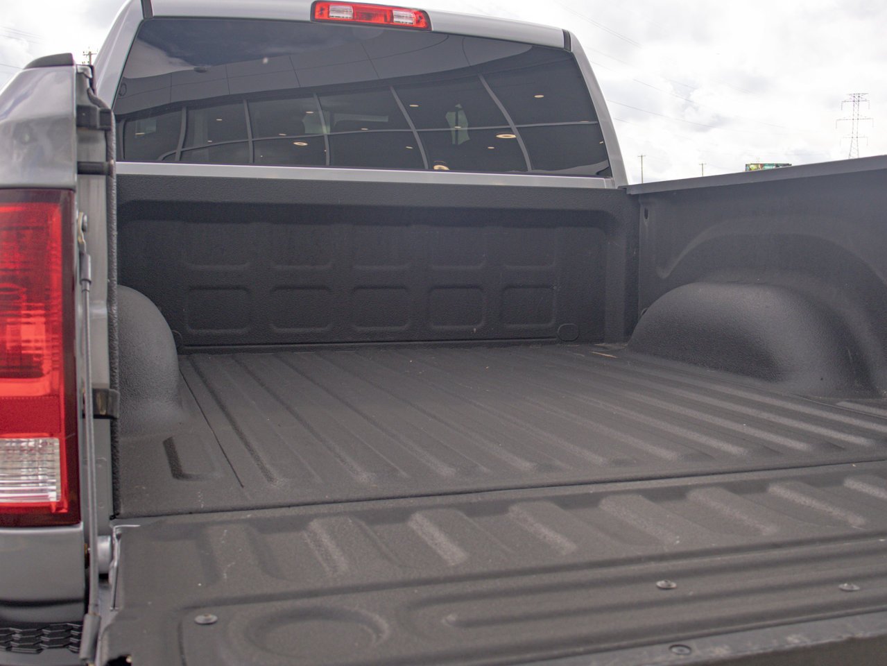 2020 Ram 1500 Classic Express 4x4 Crew Cab 5'7 Box Grey Sherwood Park - photo #10