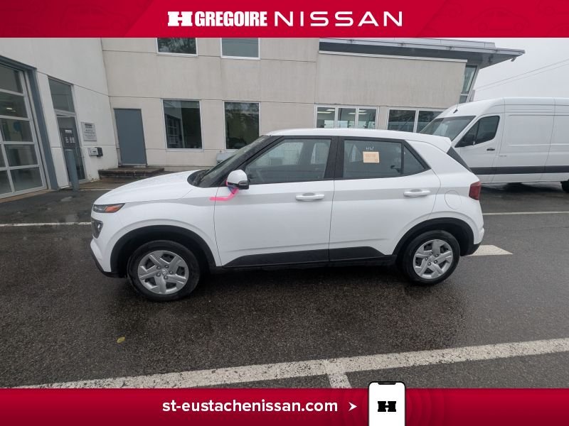 2023 Hyundai Venue White Laval - photo #5