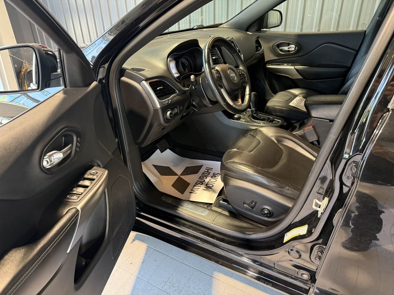 2019 Jeep Cherokee Black Rouyn-Noranda - photo #5