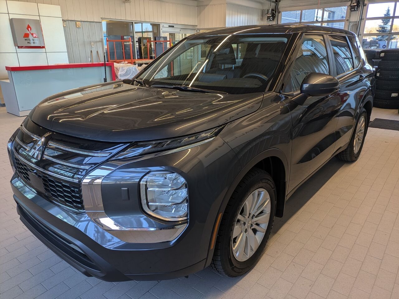Mitsubishi Outlander 2025 Gris Gatineau - photo #1