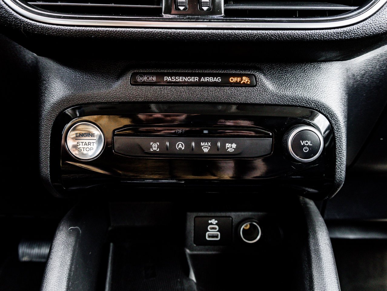 2025 Ford Escape Platinum AWD Black Sherwood Park - photo #27