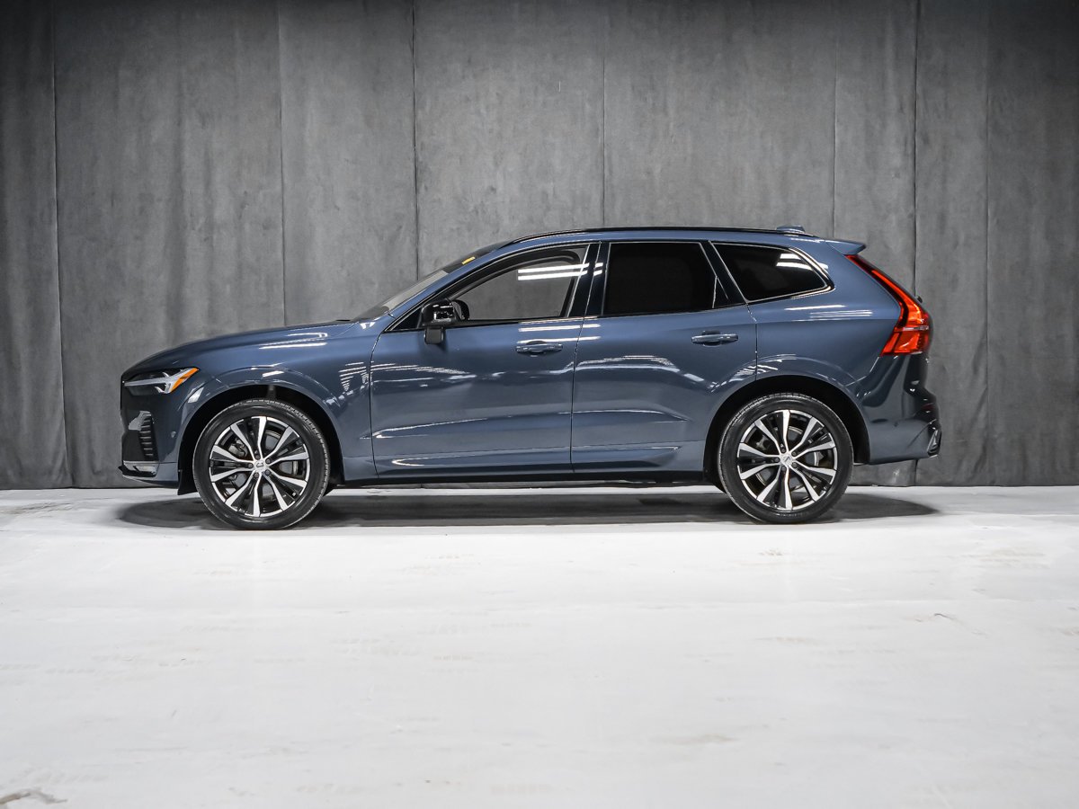 Volvo XC60 B6 PLUS DARK 2023 Bleu Montréal - photo #2