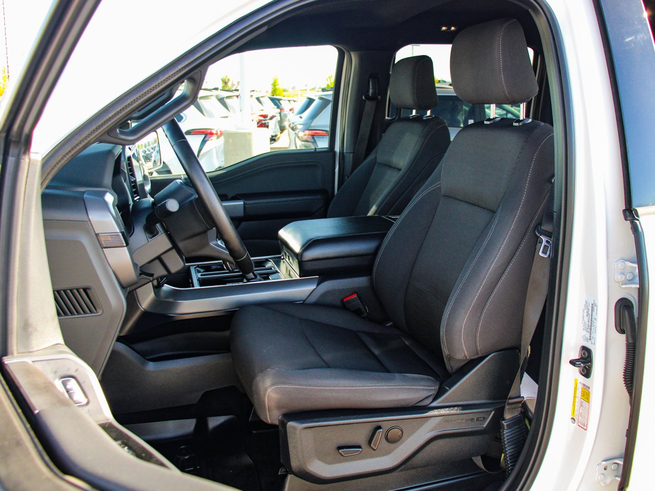 2025 Ford F-150 XLT 4WD SuperCrew 5.5' Box White Sherwood Park - photo #27