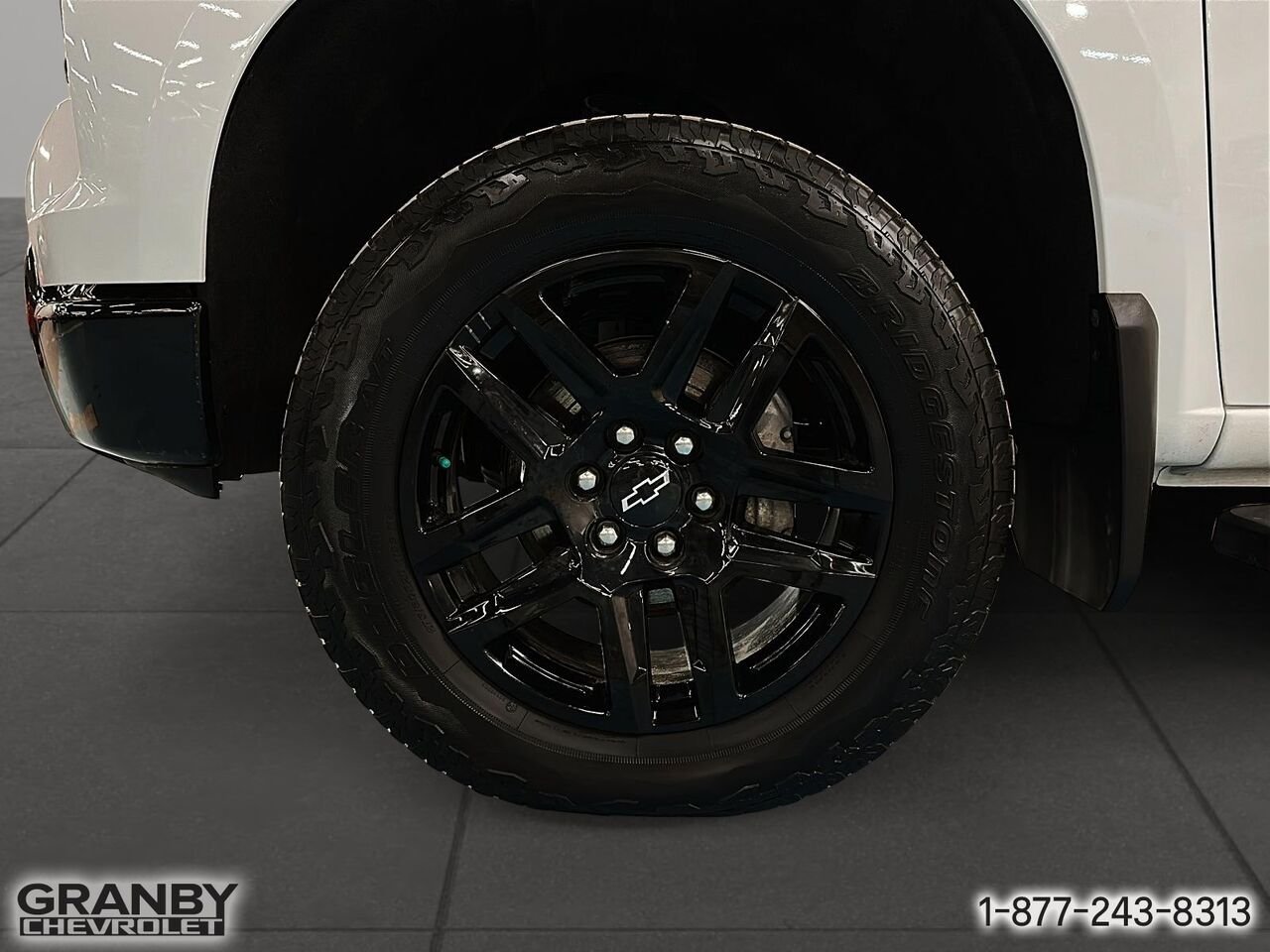 Chevrolet Silverado 1500 Custom Trail Boss Boite 6,6 V8 | G3711 2024 Blanc Granby - photo #9