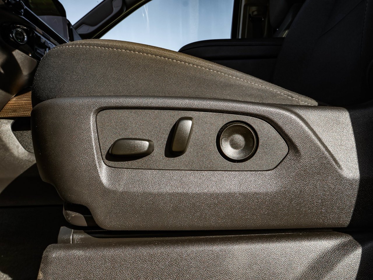 2025 Chevrolet Silverado 1500 4WD Crew Cab 147 RST Blue Sherwood Park - photo #21