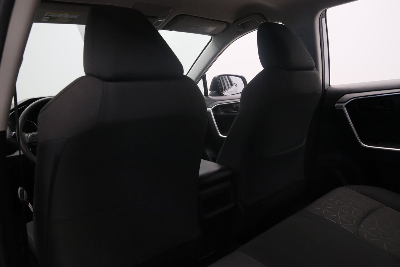 2020 Toyota RAV4 LE Grey Baie-Comeau - photo #8