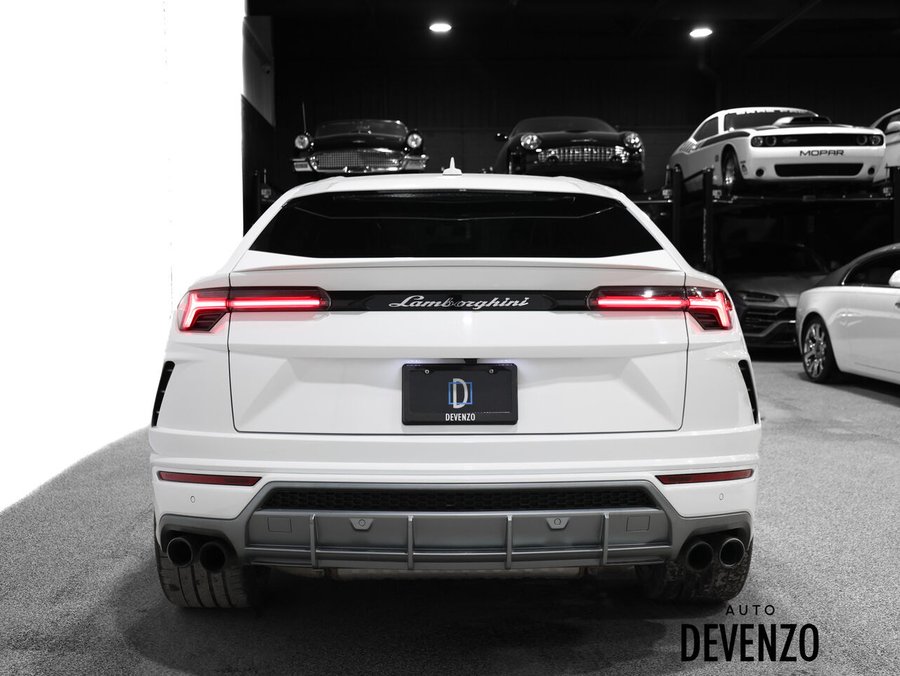 2022 Lamborghini Urus 2022 White