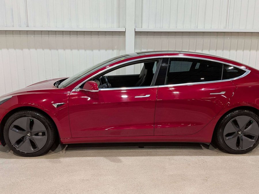 Tesla Model 3 Standard Range Plus RWD 2020 Rouge